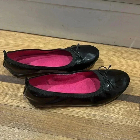 Kenneth Cole Reaction flats - Picture 2 of 7